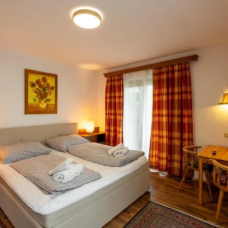 Familienappartement Mit Balkon *