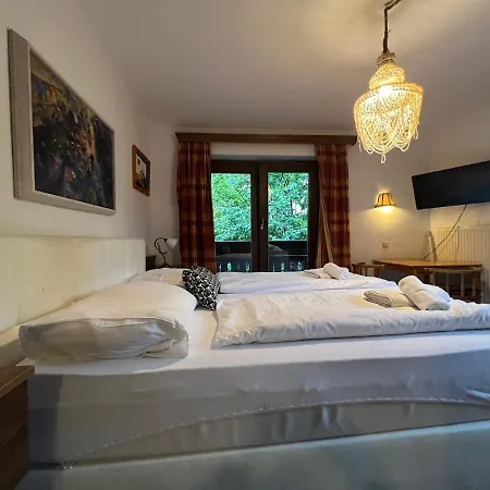 Familienappartement Mit Balkon Apartment